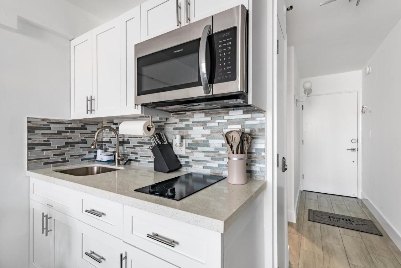 Newly Renovated Oceanfront Studio W/ Balcony - Daytona Beach Leilighet Eksteriør bilde